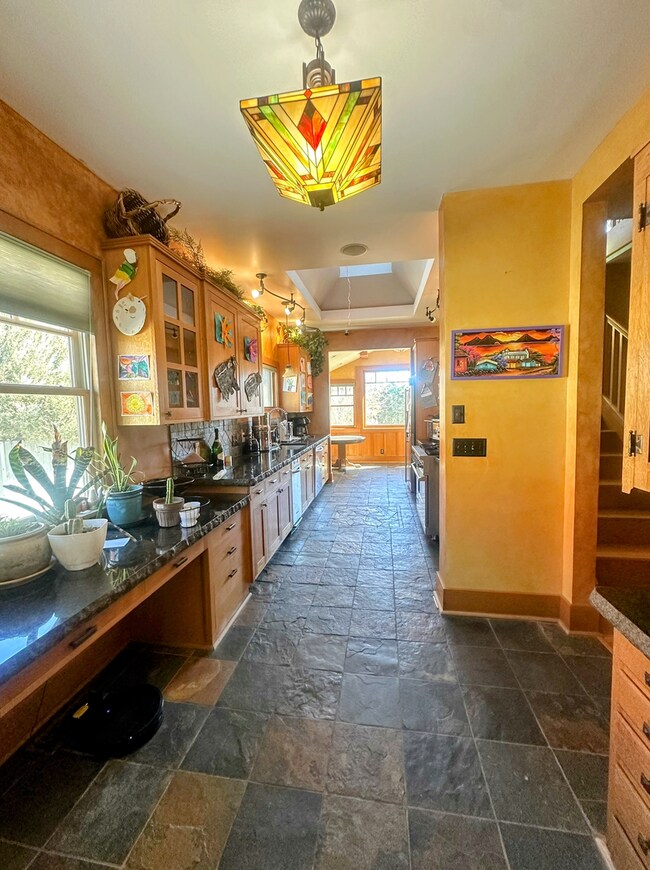 Building Photo - FURNISHED Short Term approved-Gorgeous 4 bed historic home in downtown GJ