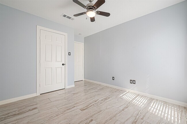 Building Photo - 13322 Pantano Dr