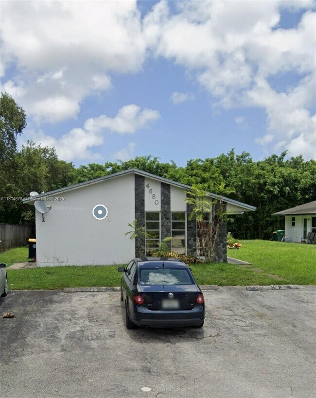 Building Photo - 4680 SW 29th Terrace