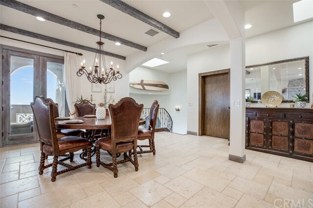 Building Photo - 736 Esplanade