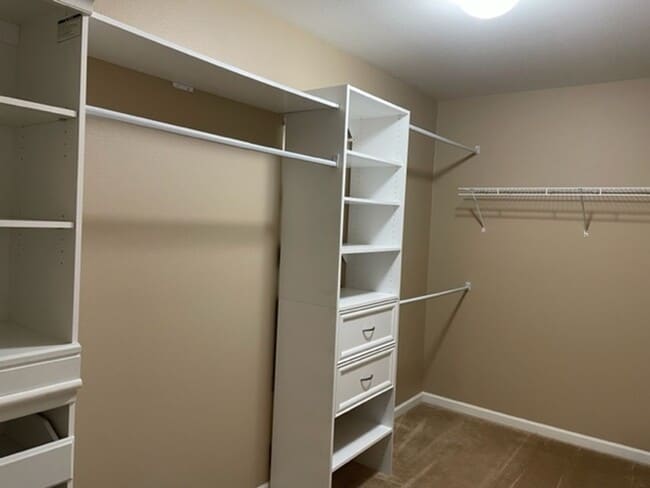 Building Photo - 4 Bedroom House Available August In Gilmor...