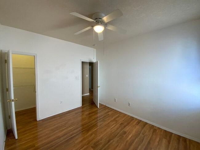 Building Photo - 3 Bedroom Single Story Home Available Near...