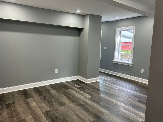 Building Photo - 22 Hawthorne St