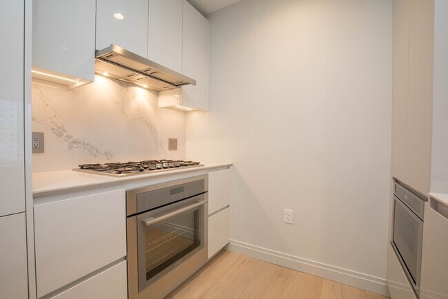 Building Photo - 133 Seaport Blvd