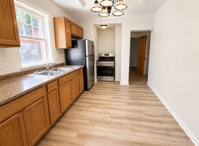 Building Photo - 144 Sumner Ave