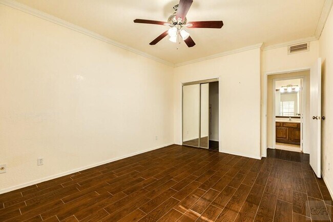 Building Photo - 921 Marine Dr