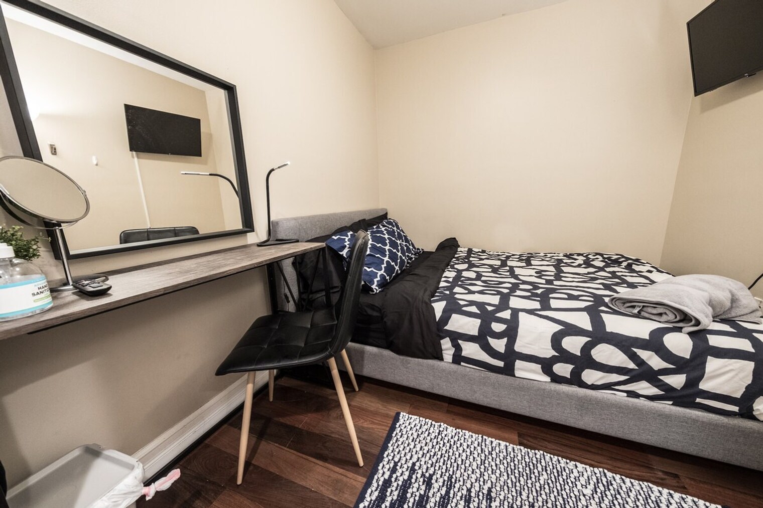 Building Photo - 65 W 107th St