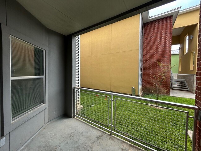 Building Photo - 501 Shiloh Dr