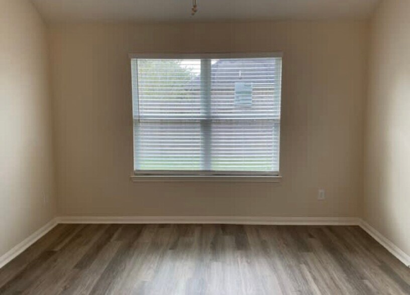 Building Photo - 25 Mira Loma Dr