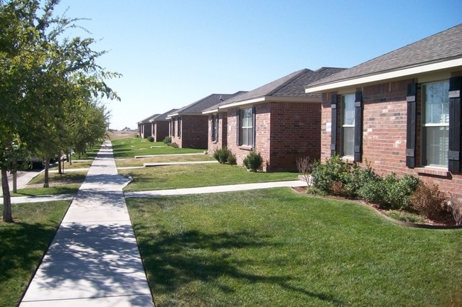 Primary Photo - The Townhomes on Mirror