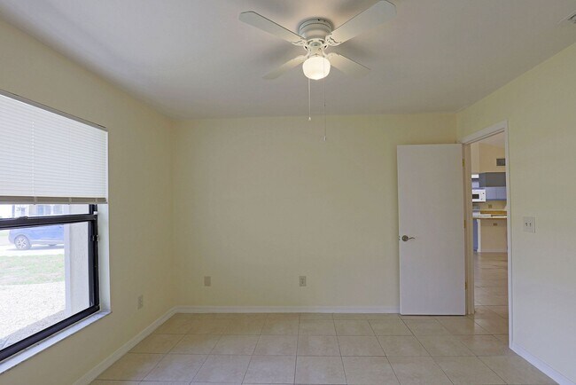 Building Photo - North Fort Myers Single Family Home AVAILABLE NOW