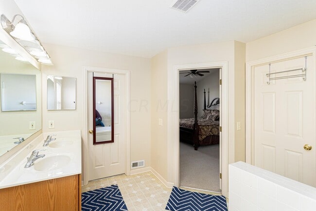 Building Photo - 5830 Prospect Ln