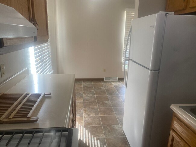 Building Photo - 612 E Madison St