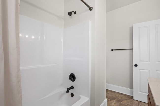 Building Photo - Spacious 4BR/3BA Home in Myrtle Beach – 2,550 Sq Ft & Screened Porch