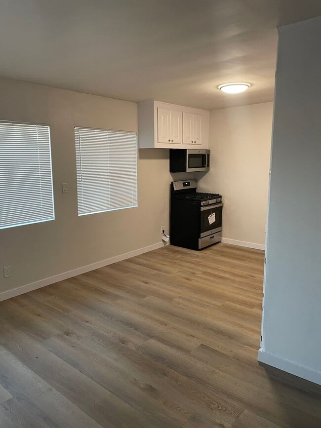 Building Photo - Makee Ave