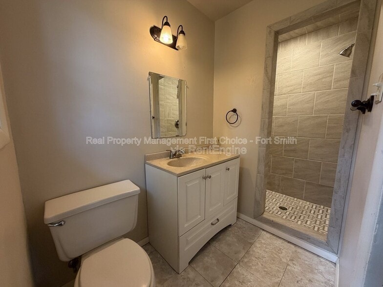 Building Photo - 1901 S 72nd St