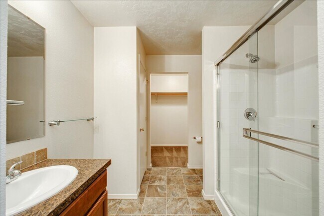 Building Photo - SW Boise Single Level Charmer!
