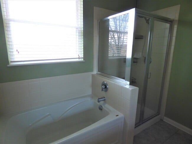 Building Photo - 3 BR 2.5 BA Town Park Condo