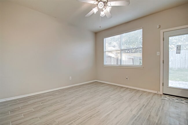 Building Photo - 243 Drake Run Ln