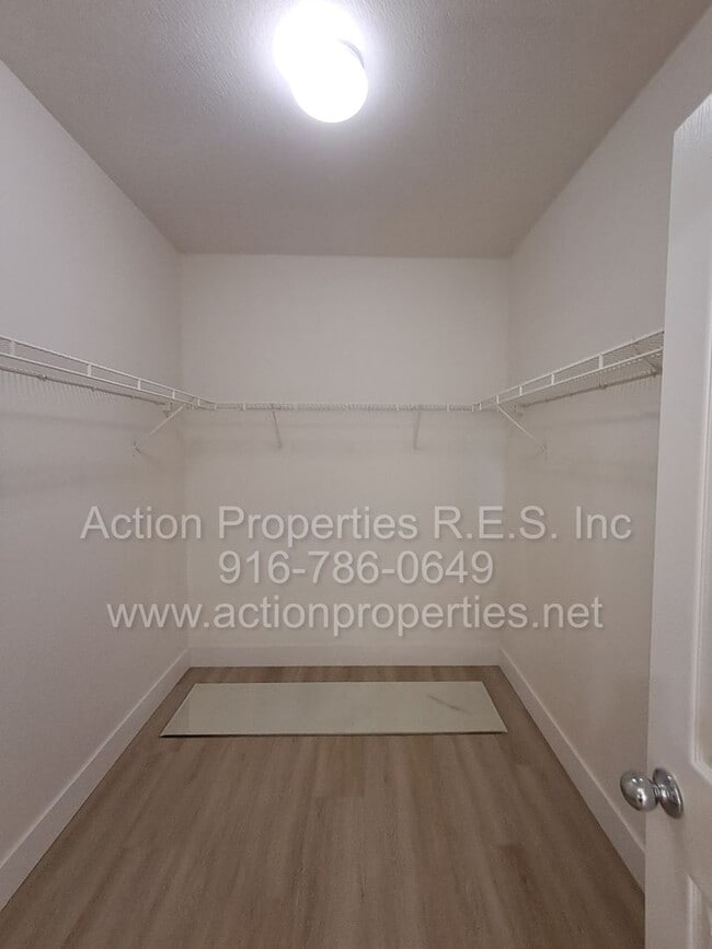 Building Photo - Action Properties R.E.S. Inc. Offering Beautiful Highland Park Single Story 3 Car, 4 Bedroom, Gar...