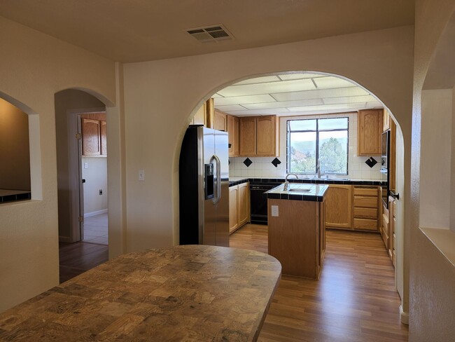 Building Photo - Large manufactured home in Topaz Ranch Est...