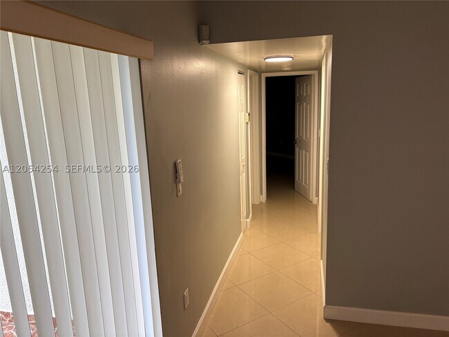Building Photo - 9711 Fontainebleau Blvd