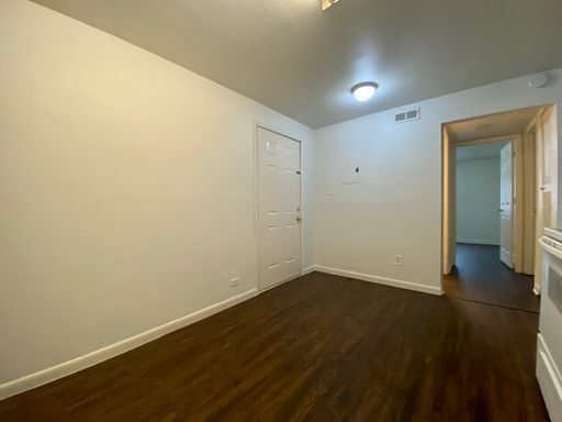 Building Photo - 2 Bedroom 1 Bath Near Firestone Available NOW!