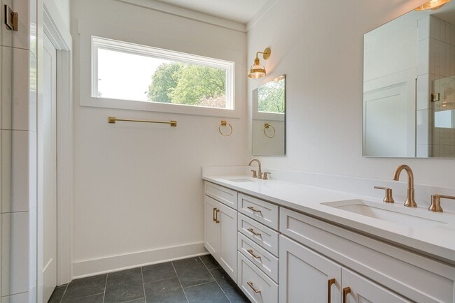 Building Photo - Partially Furnished Beauty