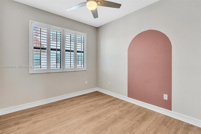 Building Photo - 11541 SW 15th Ave