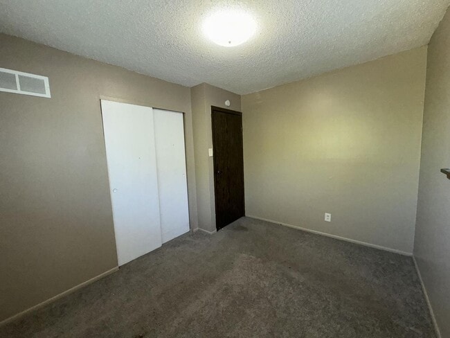 Building Photo - Lovely 2 Bedroom / 1 Bath for Rent - Section 8 Welcome