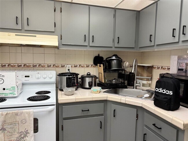 Building Photo - 4550 NW 9th St