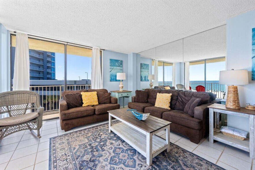 Building Photo - 505 E Beach Blvd