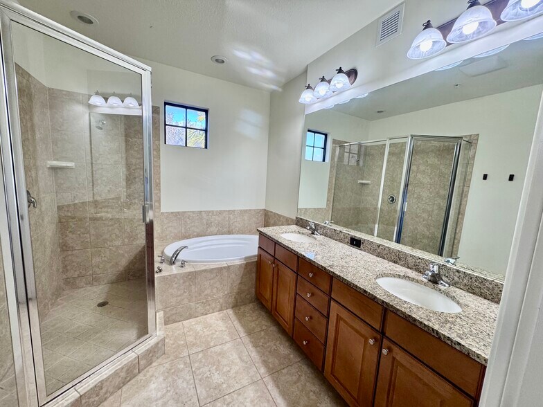 Building Photo - 9147 Delano St