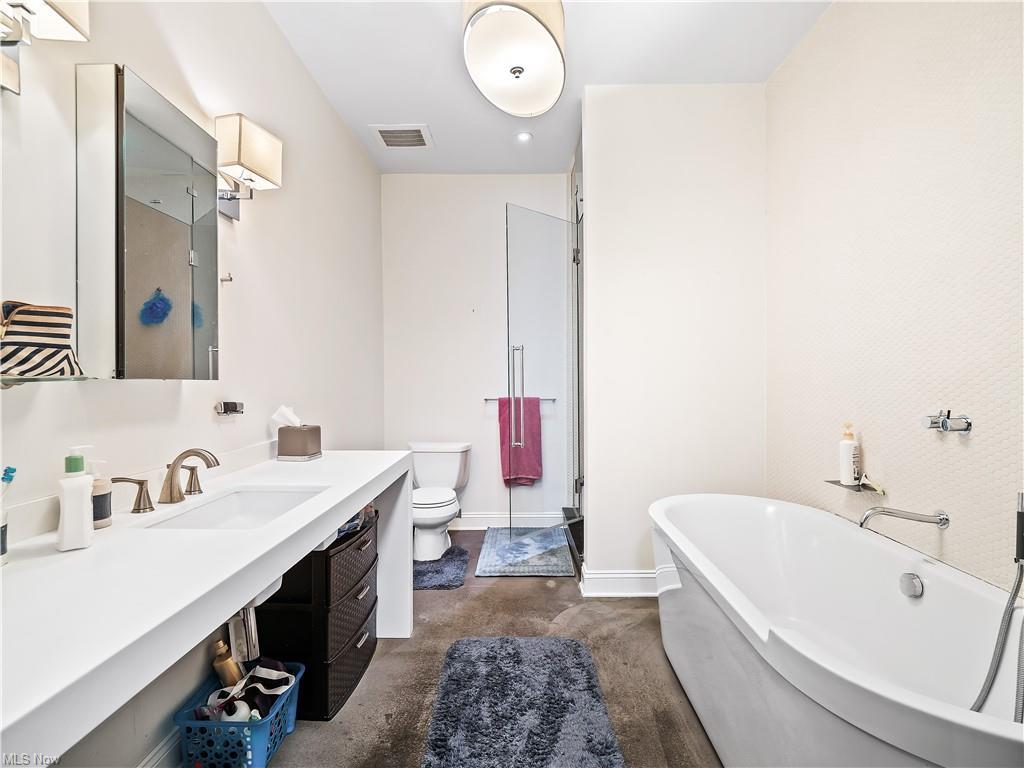 Primary Bath - 701 W Lakeside Ave