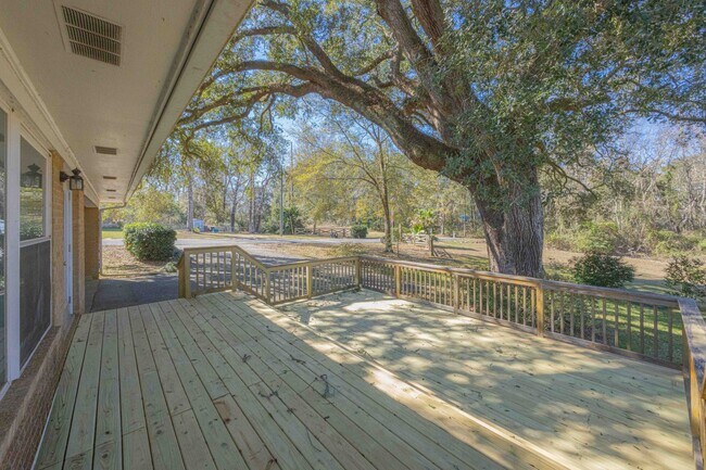 Building Photo - 202 Confederate Dr N