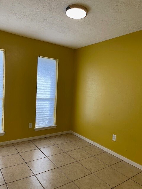 Building Photo - 12019 Kings Grove Dr