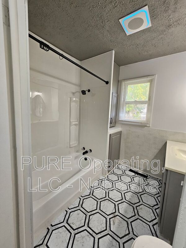 Building Photo - 1809 N 33rd St