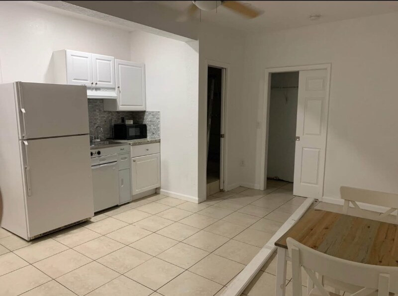 Building Photo - 973 NW 9th Ct