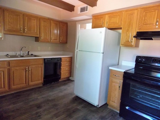 Building Photo - 119 Greenbriar Trail