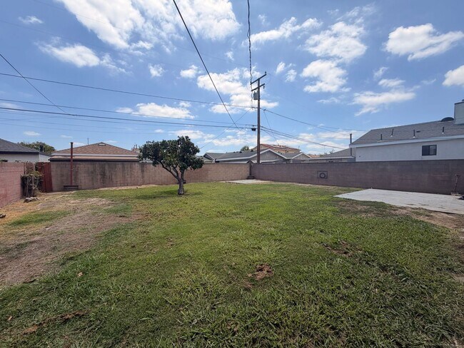 Building Photo - Remodeled 3 Bedroom Norwalk House For Rent!