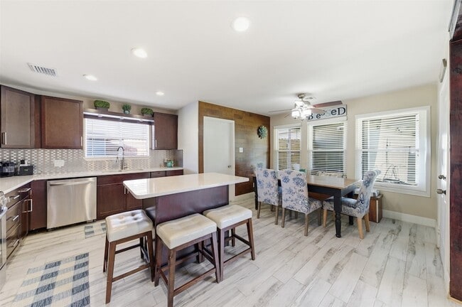 Building Photo - 9003 Tami Renee Ln