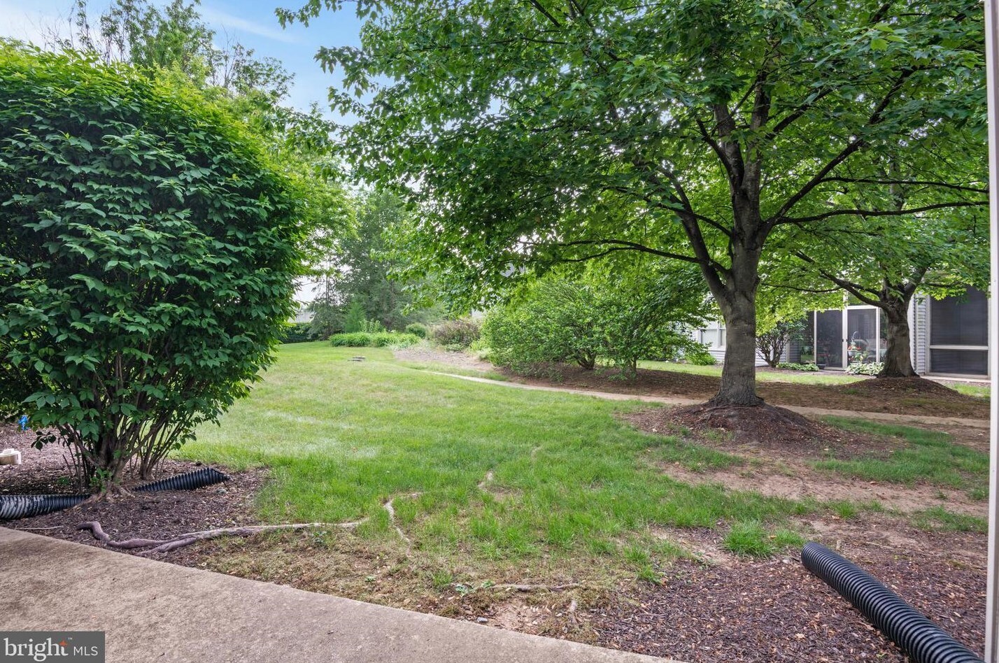 Building Photo - 184 Crescent Dr