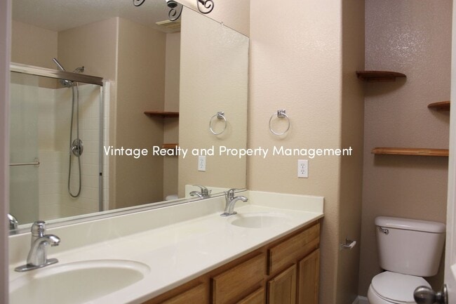 Building Photo - Just Back On The Renal Market Cozy 3 Bedro...