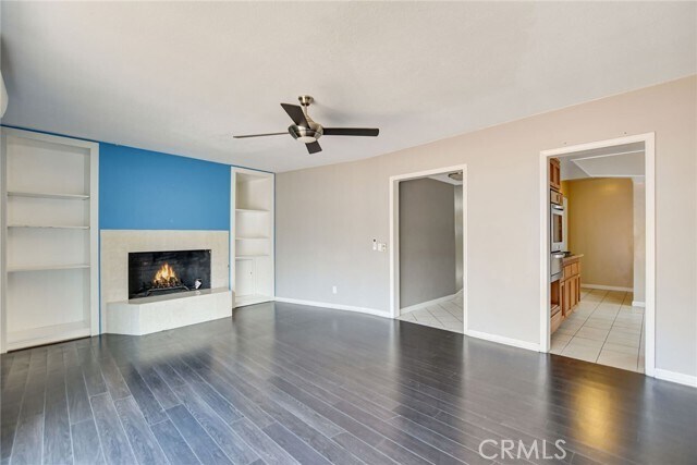 Building Photo - 1015 E Walnut Ave