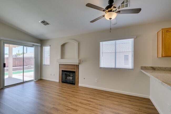 Building Photo - 3-Bedroom Home with Upgraded Cooling & Gre...