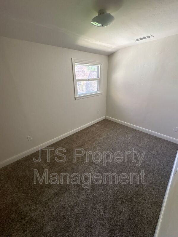 Building Photo - 501 J St