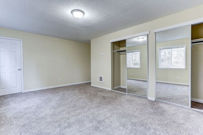 Building Photo - Completely remodeled with Washer/Dryer in ...