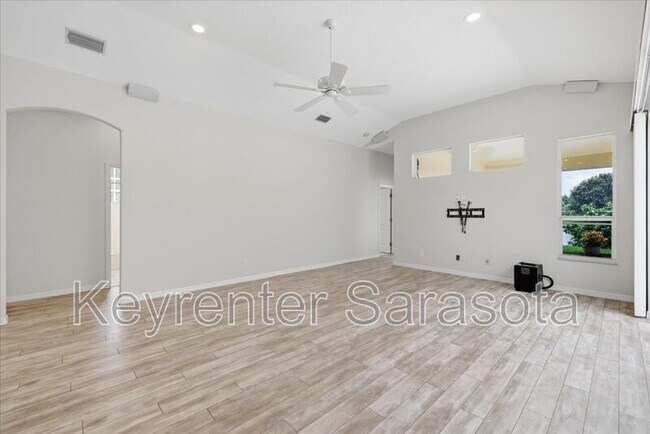 Building Photo - 4956 Bridgehampton Blvd