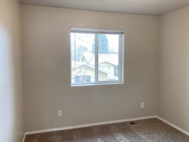 Building Photo - 114 N Bowdish Rd