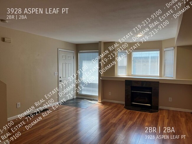 Building Photo - Centrally located townhome